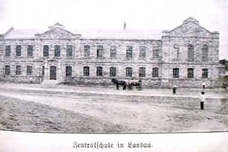 Zentralschule in Landau.jpg
